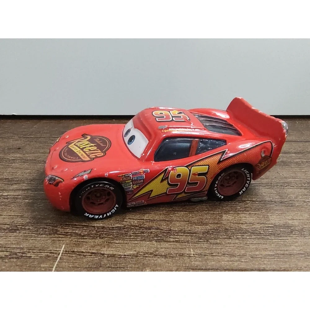 Disney Pixar Cars Lightning McQueen Rust-eze Red Diecast Car B5